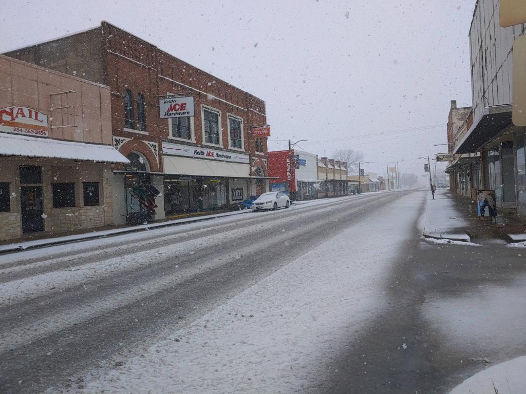 Photos by Melissa MahoneyDowntown Marlin and much of Falls County was blanketed with snow on Sunday when a winter storm moved through the area. Parts of the area saw up to six inches of the white stuff, a rarity in Texas.