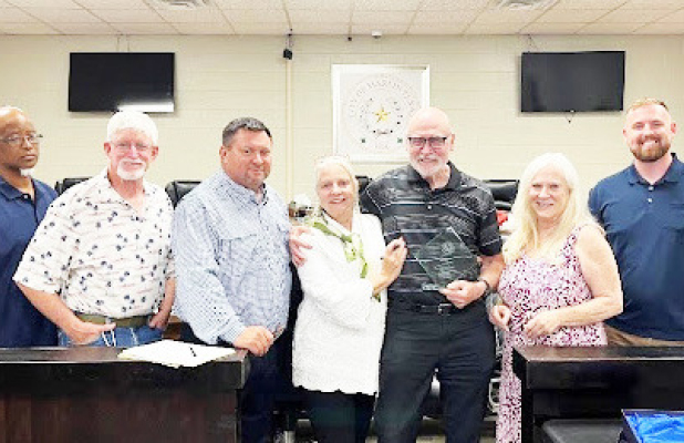 Pictured (l to r): Councilmembers Cecil Sparks and Jo Mark Taylor, City Manager Jason Creacy, Kathleen Barrett, Dr. John Barrett, Mayor Susan Byrd and Councilmember William Roe. Photo contributed by Elizabeth Richardson